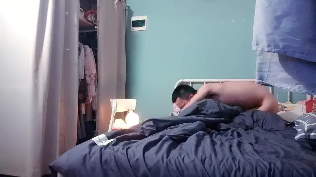  【23岁四川幼师，奔现男网友】可不知这男网友是探花界大神，自己也惨遭直播，被人操着逼，还帮别人赚了钱 的剧照6