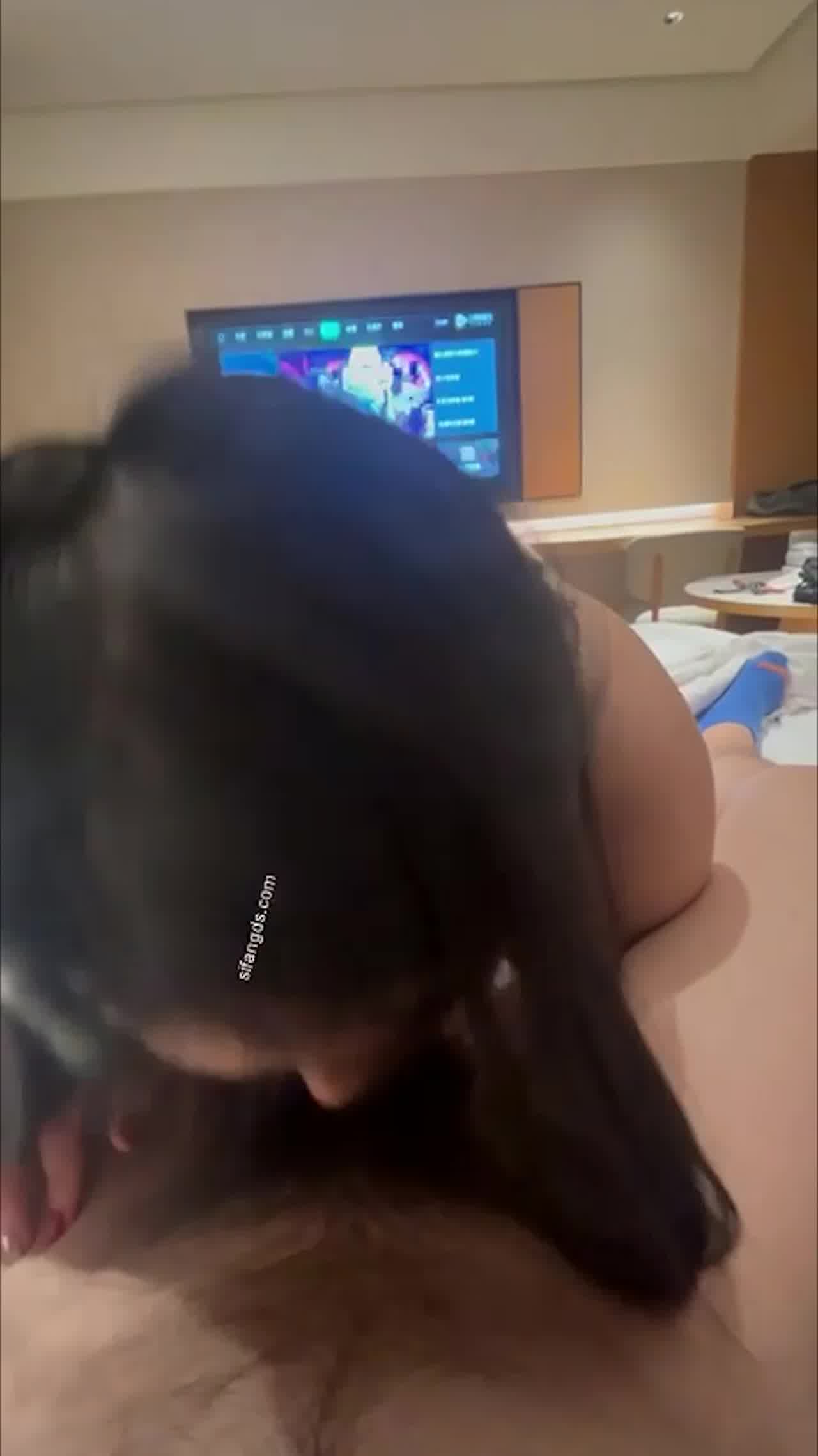  学长的鸡巴让人发情 的剧照10