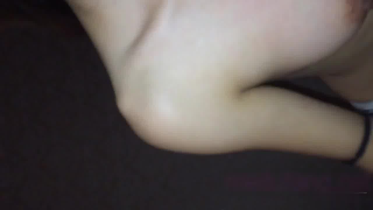  办公室禁断之恋!!狂握肉棒口爆后换上情趣睡衣继续爽 的剧照7