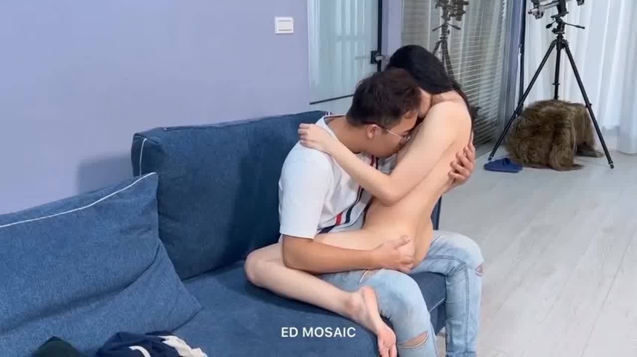  Ed mosaic 爸爸和女儿打完炮累了接着哥哥上 的剧照2