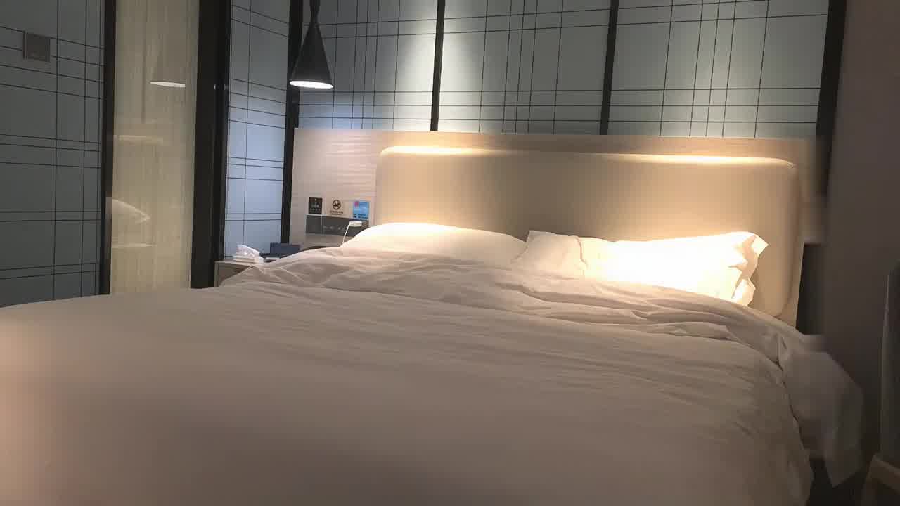  全国探花紧身牛仔裤美女，舌吻互摸大力猛操 的剧照7