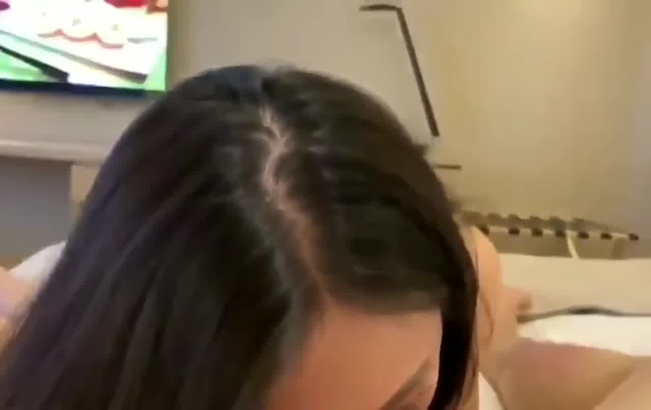  大学女系花假期兼职赚外快 的剧照1