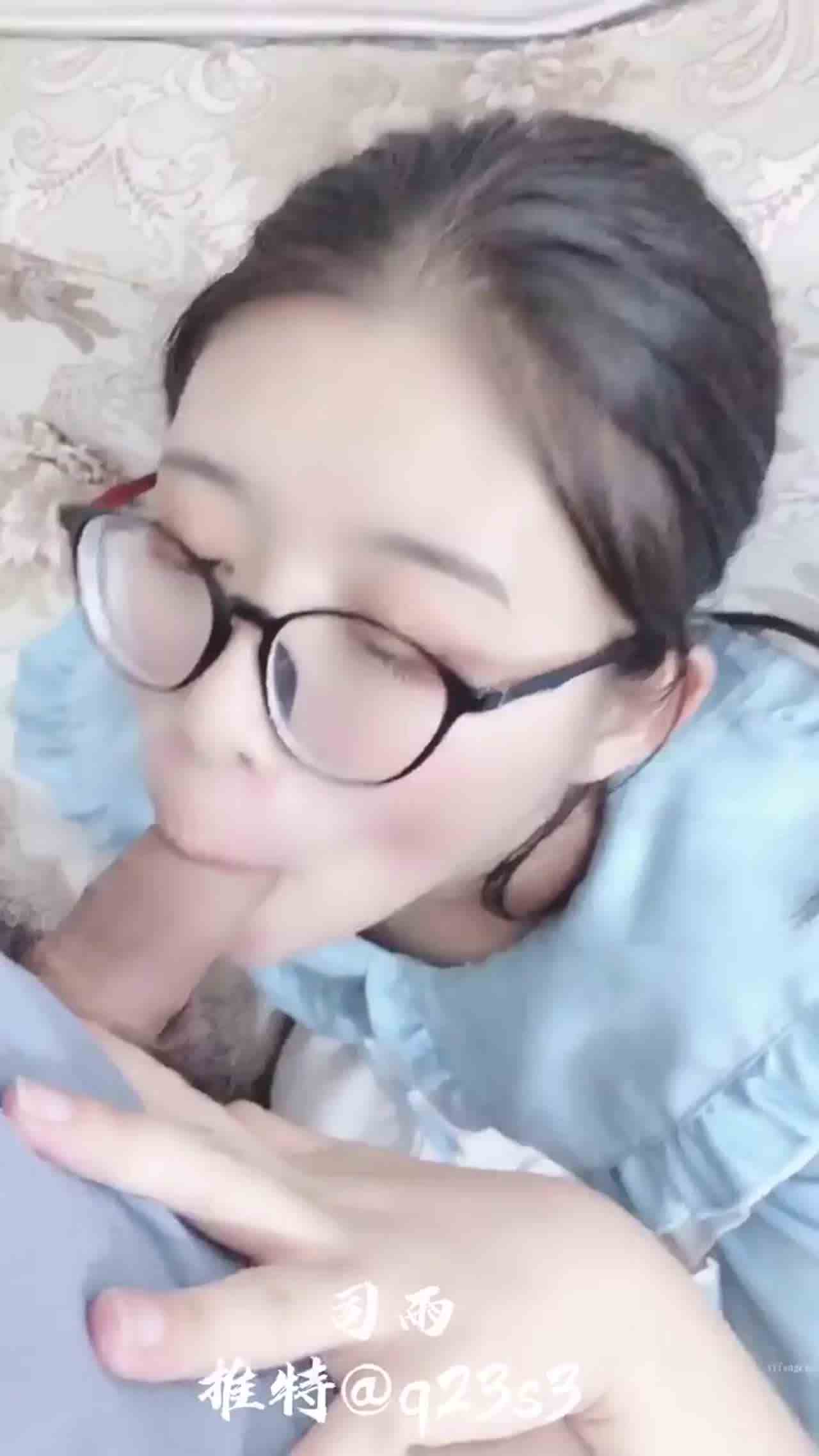  学院派女神司雨 女仆服侍颜射 的剧照1