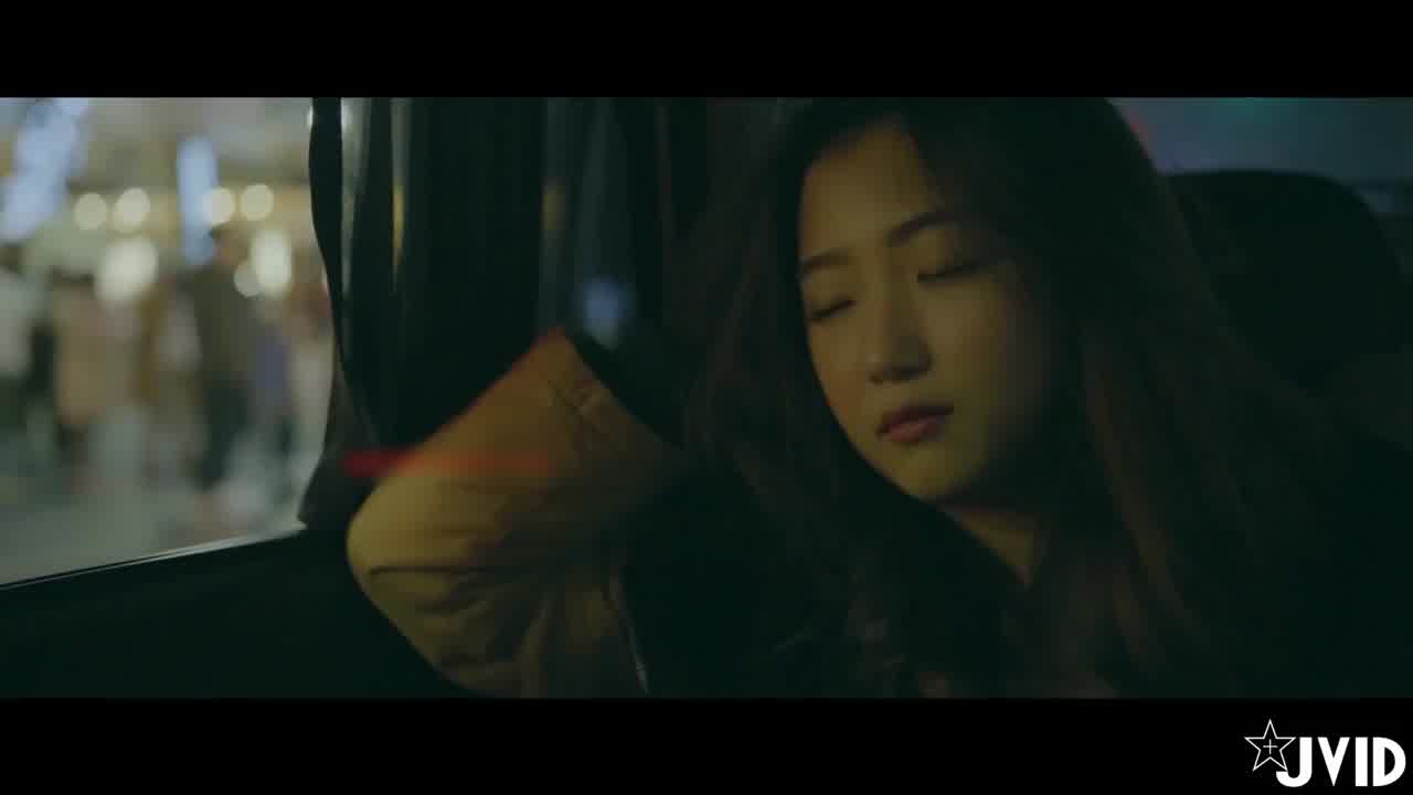  jvid 美乳女神肉包 性爱gber叫车性体验 的剧照2