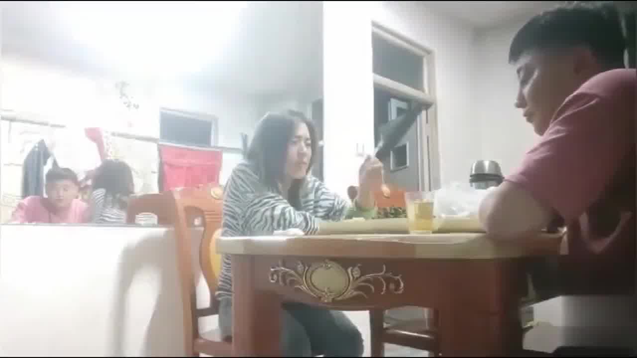  【小姨子快被操死】酒后灌醉真实乱伦，喝了1个多小时(喝酒删减了)，小叔真是全程暴力往死操啊，还内射了 的剧照10