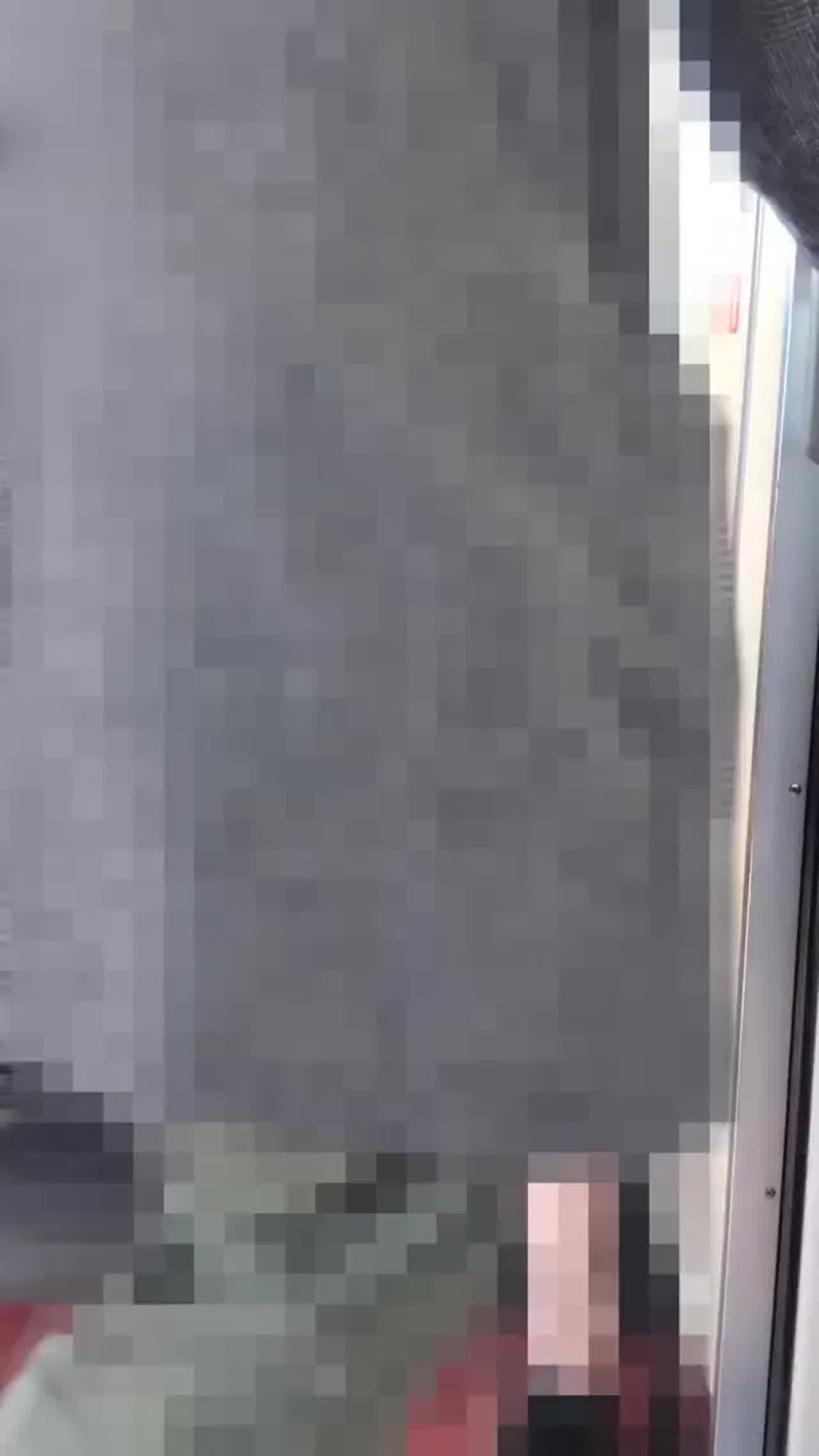  发现电车痴汉偷拍腿还张更开 的剧照8