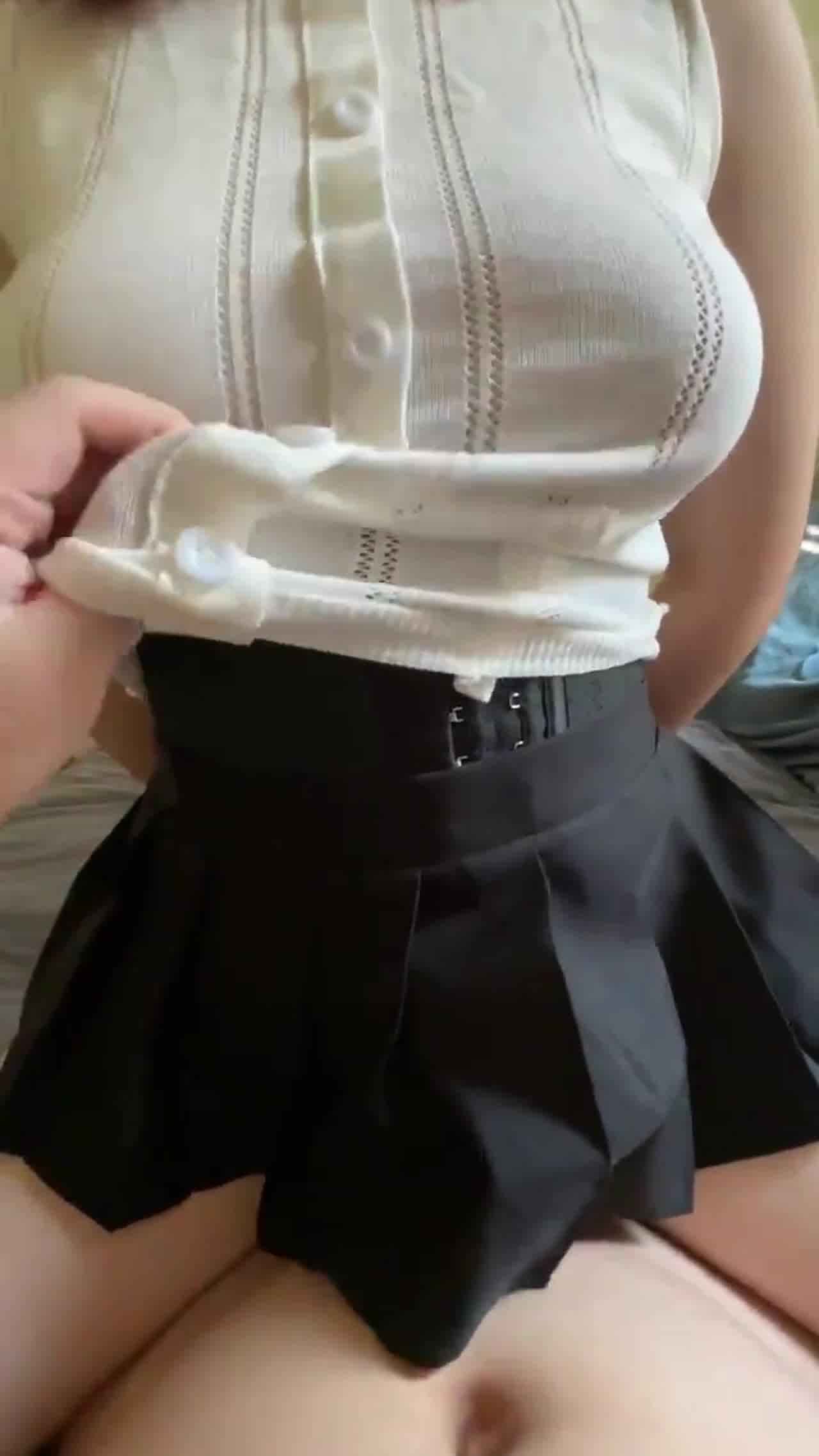  摸阿摸阿大大大勒勒 的剧照6