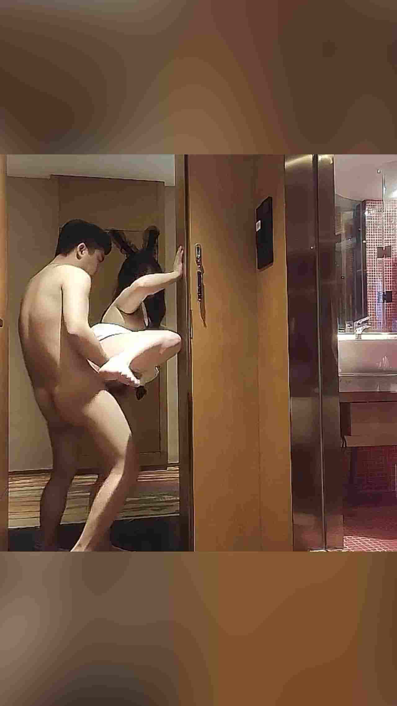  总是要换换口味00后良家小妹淫贱一整夜情趣酒店调教 的剧照10