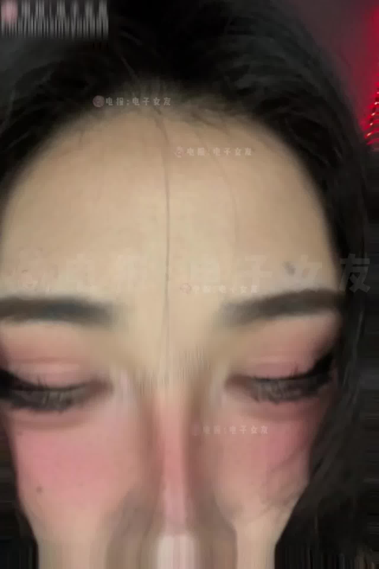  魅魔来袭！自拍取精 的剧照1