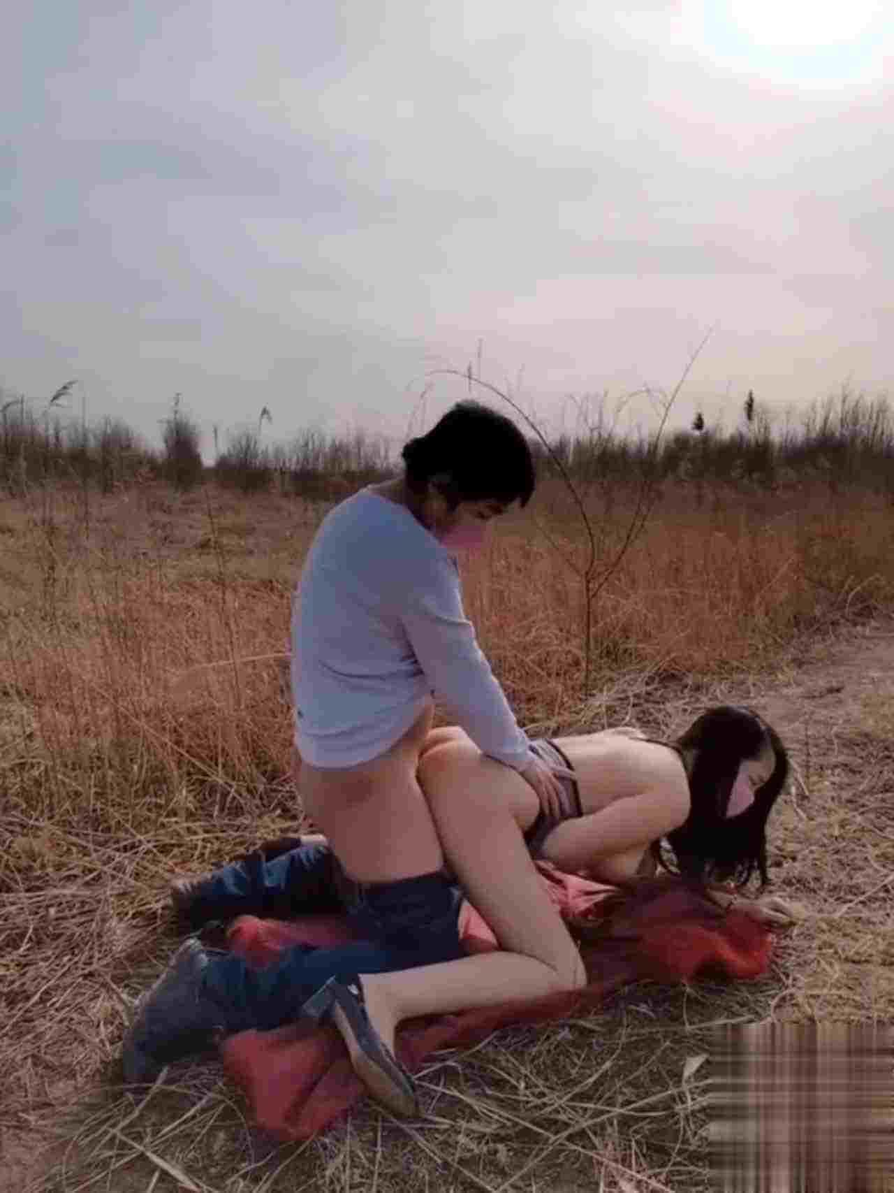  户外野战口暴 的剧照2