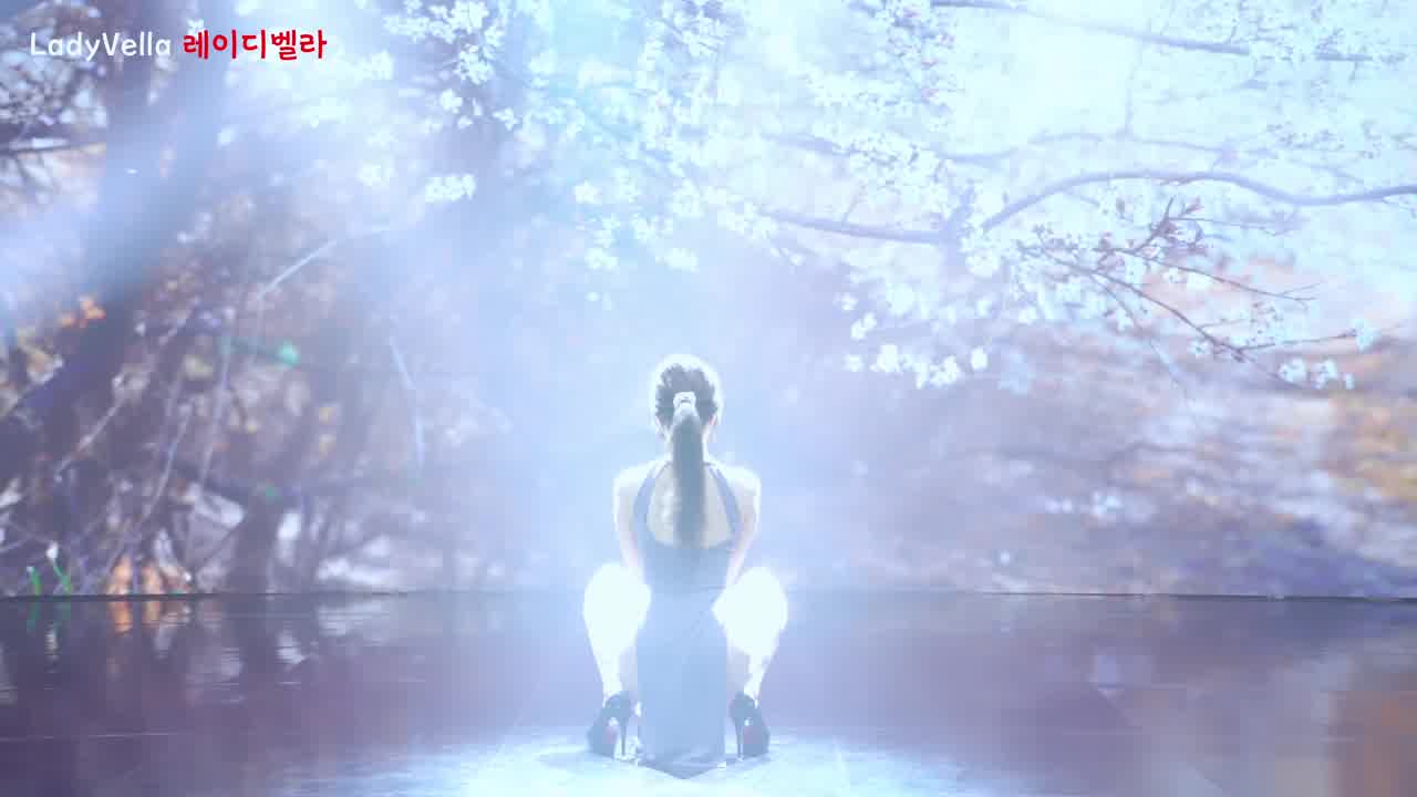  Lady vella 修身开叉旗袍加高跟鞋 小姐姐等你来吃掉 的剧照9