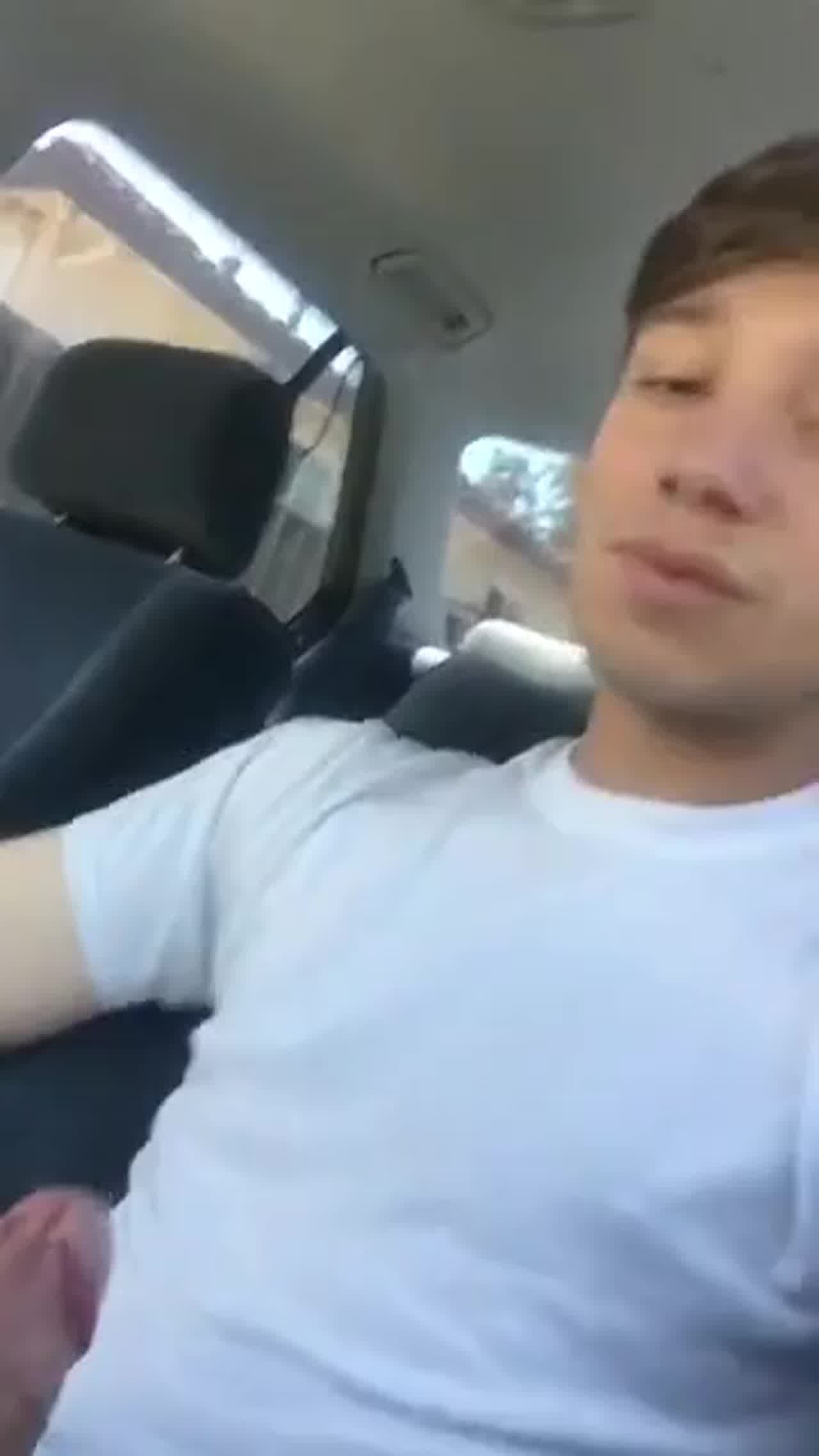  大学门口上车的妹子很卖力 的剧照3