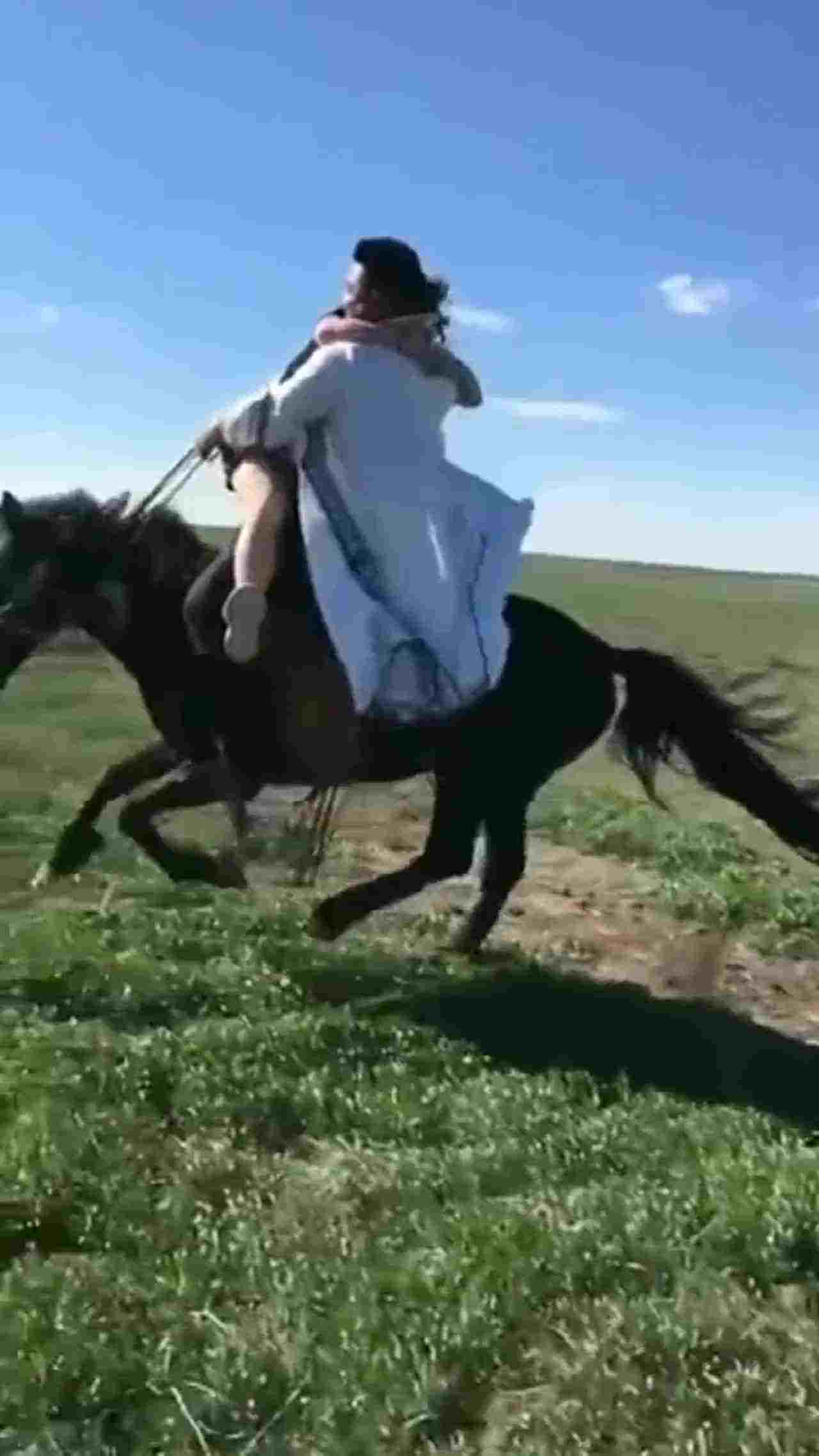  抖音各种疯狂不雅小视屏发骚爆奶等合集让你一次爽到射笑到尿 的剧照5