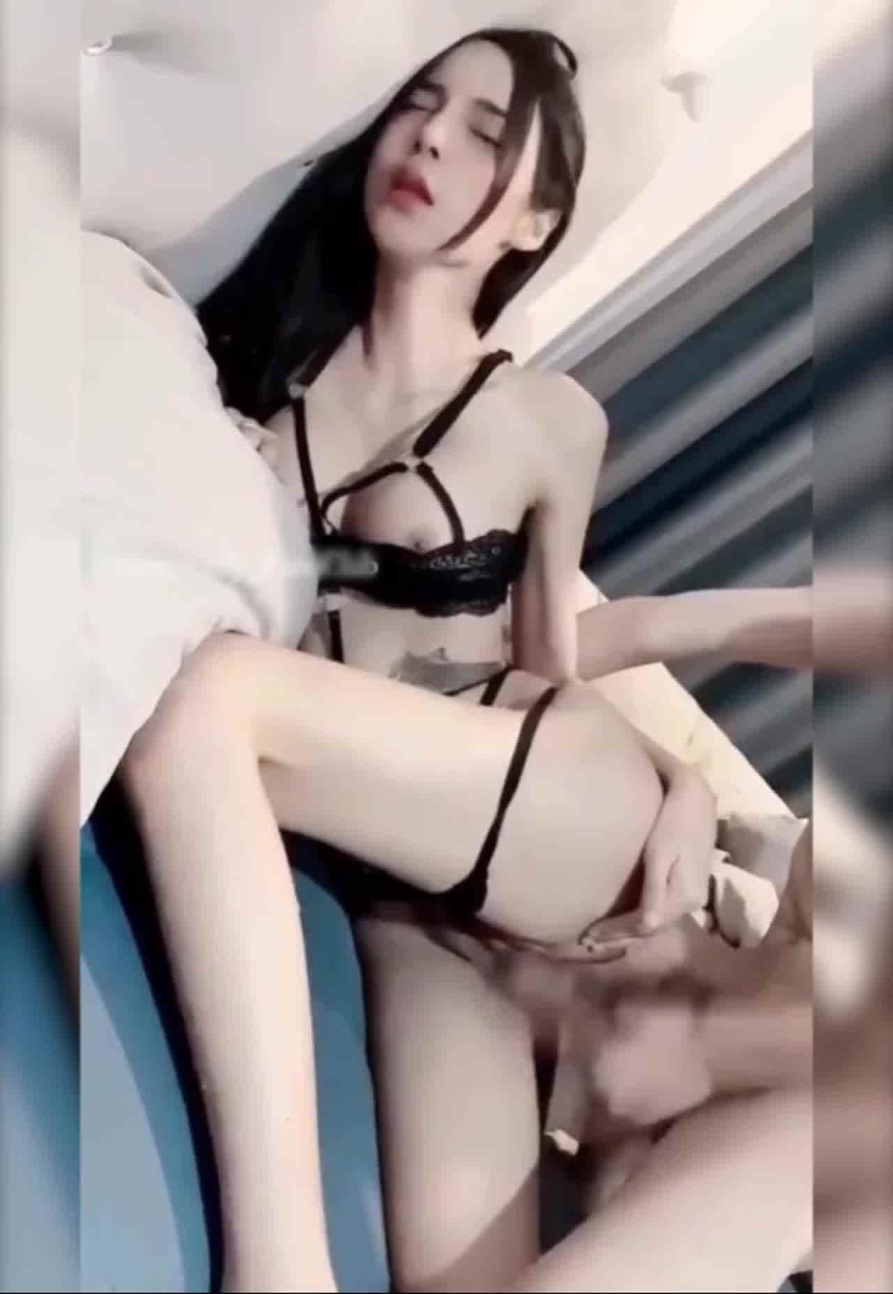  极品混血宝贝自摸性爱合辑 的剧照10