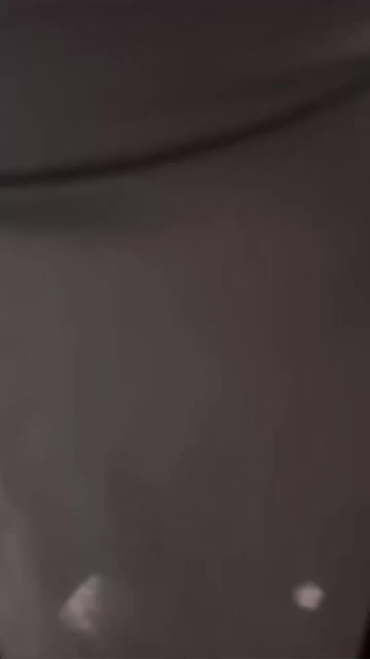  【核弹级巨乳顶着屏幕第一视角】这胸也太大了！一只手完全捏不住，姐弟乱伦无套不敢射进去，射姐姐满脸 的剧照2