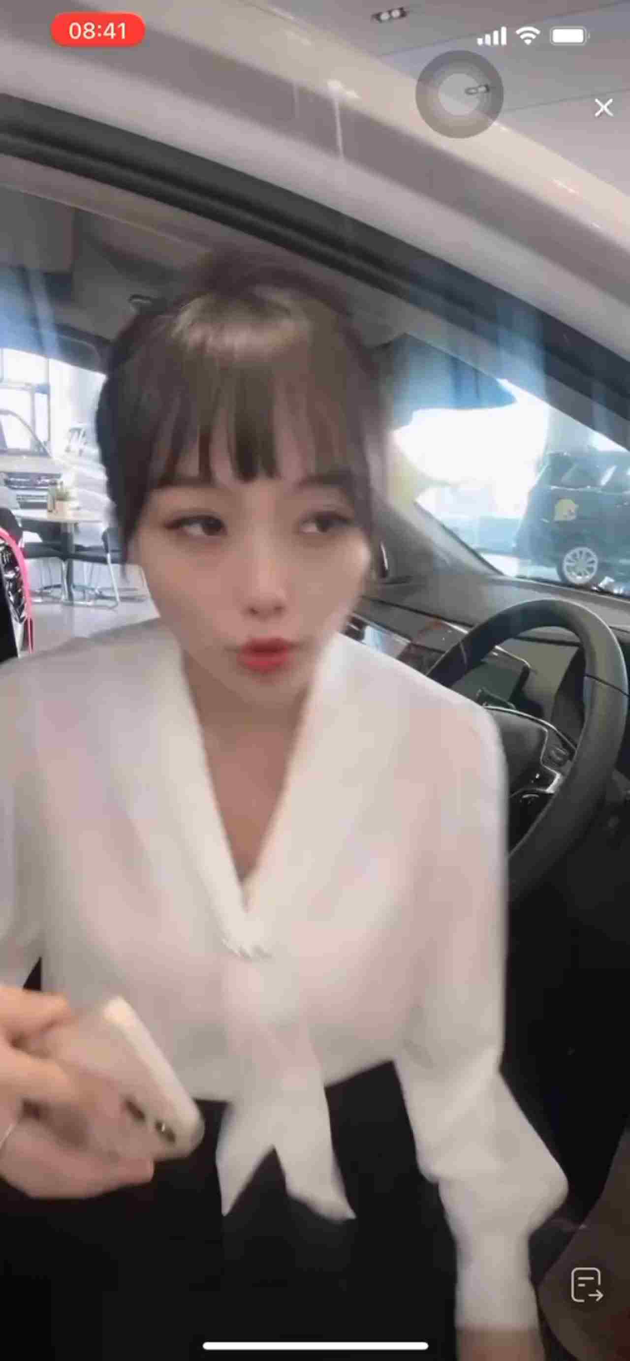  抖音快手走光系列-女销售走光 的剧照7