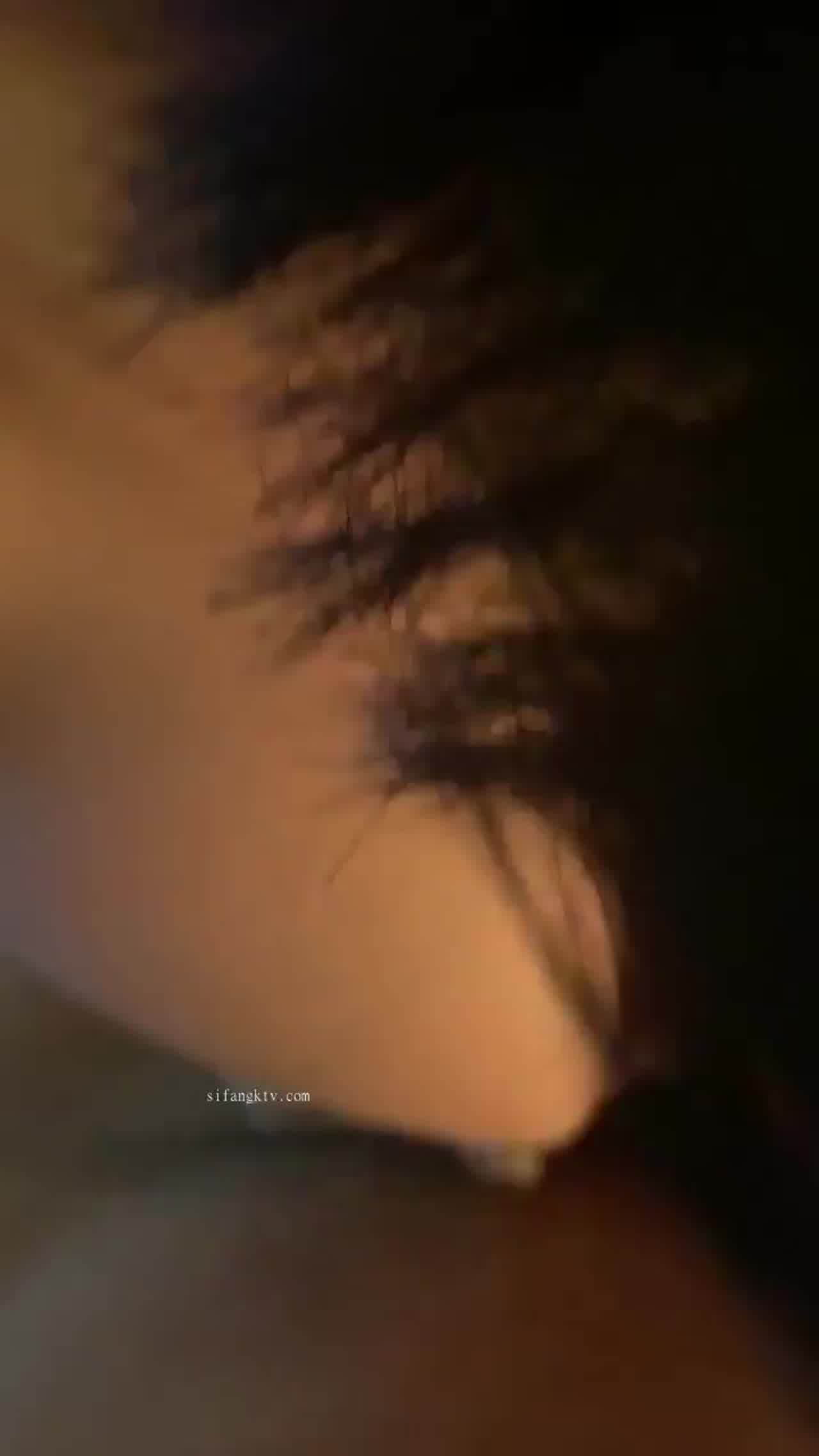  鸡巴被大胸包裹 的剧照7