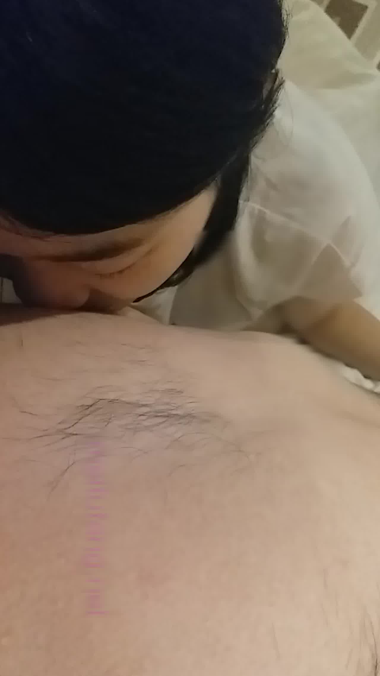  门事件 皮肤白皙逼紧青涩的台湾18岁高中嫩妹林小琪与渣男性爱自拍流出 的剧照4